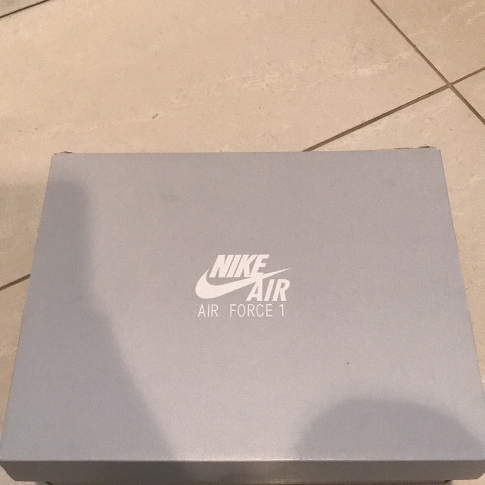 Nike Air Forces Kids Size 4.5 - Picture 5 of 7